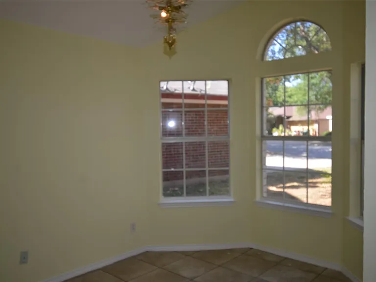 4729 Castleman Dr — Photo 3