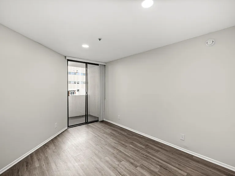 1223 Federal Ave — Photo 135