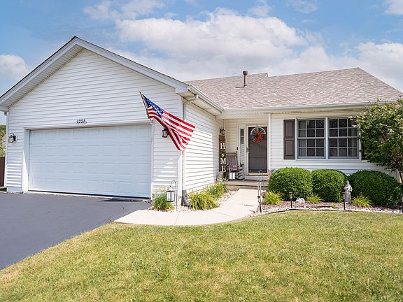 3rd image of 1221 Glen Mor Dr
