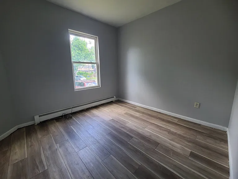 90 Chadwick Ave — Photo 8