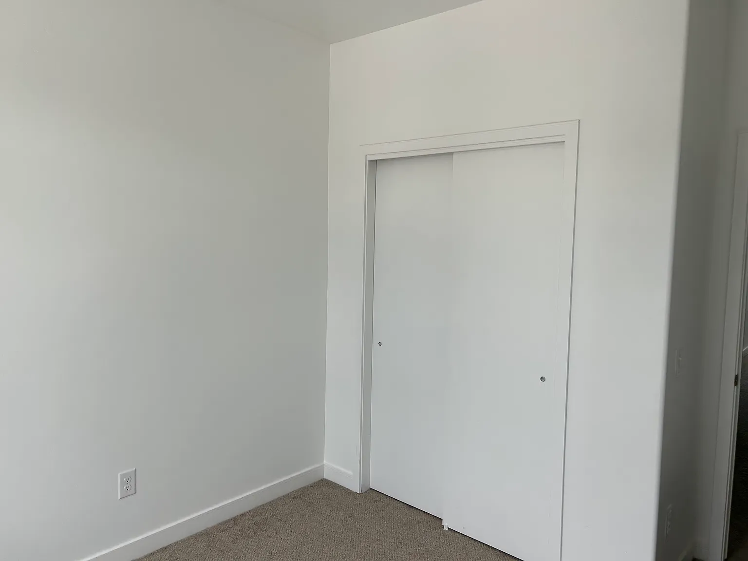4 bed, 2.5 bath, 2300 sqft, $800 — Photo 1