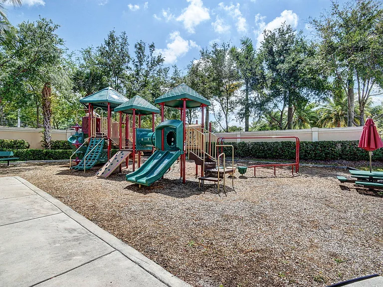 10247 Isle Wynd Ct — Photo 75