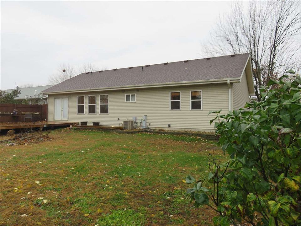 2nd image of 430 Middle Rd