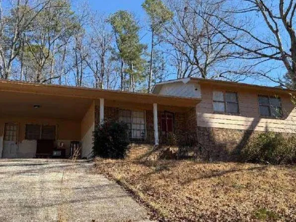 6305 Winwood Dr, Anniston, AL 36206