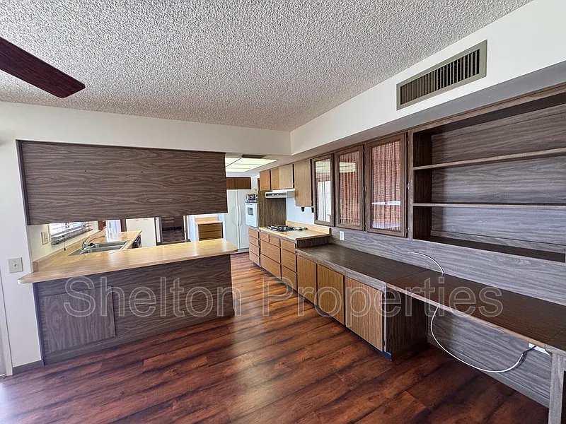 2 bed, 2.0 bath, 1610 sqft, $1,695 — Photo 2