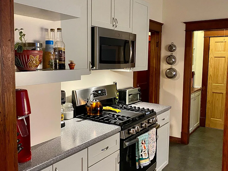 75 Grove Ave #1 — Photo 2