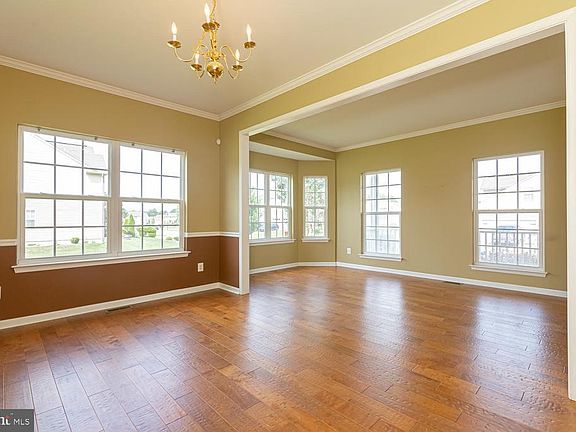 5th image of 709 Thyme Dr