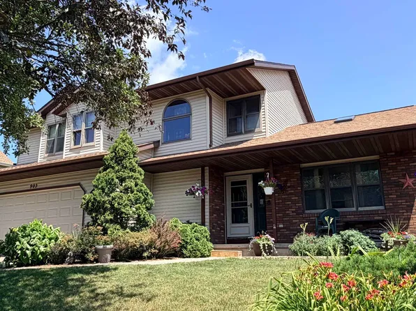 903 N Division St, Waunakee, WI 53597