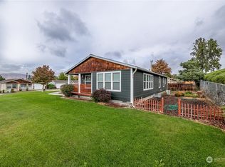 617 10th St NE, East Wenatchee, WA