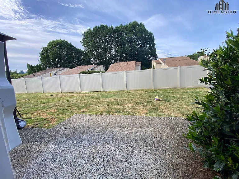 2025 M St NE — Photo 19
