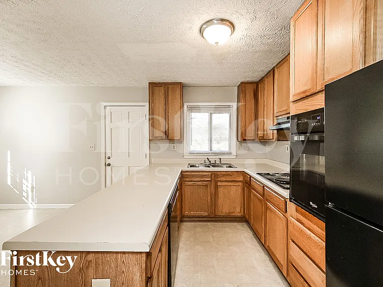 2216 Clanton Ter — Photo 8