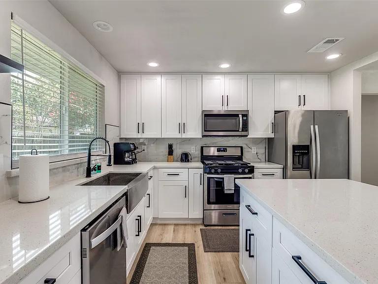 4034 Woodfin St — Photo 8