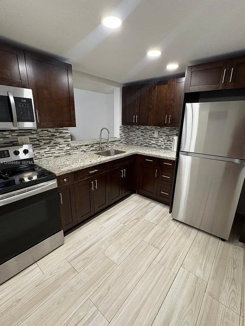The Horizons Condo #4 — Photo 1