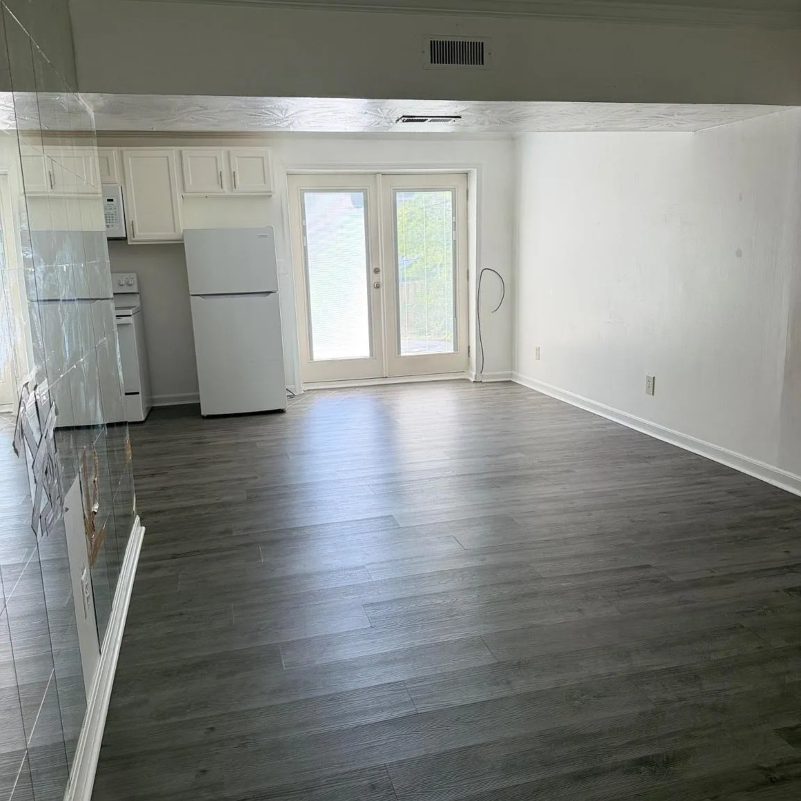 1 bed, 1.0 bath, 2036 sqft, $1,350 — Photo 4