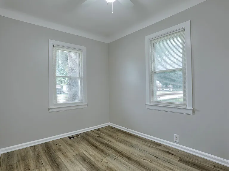 22395 Columbus Ave — Photo 11