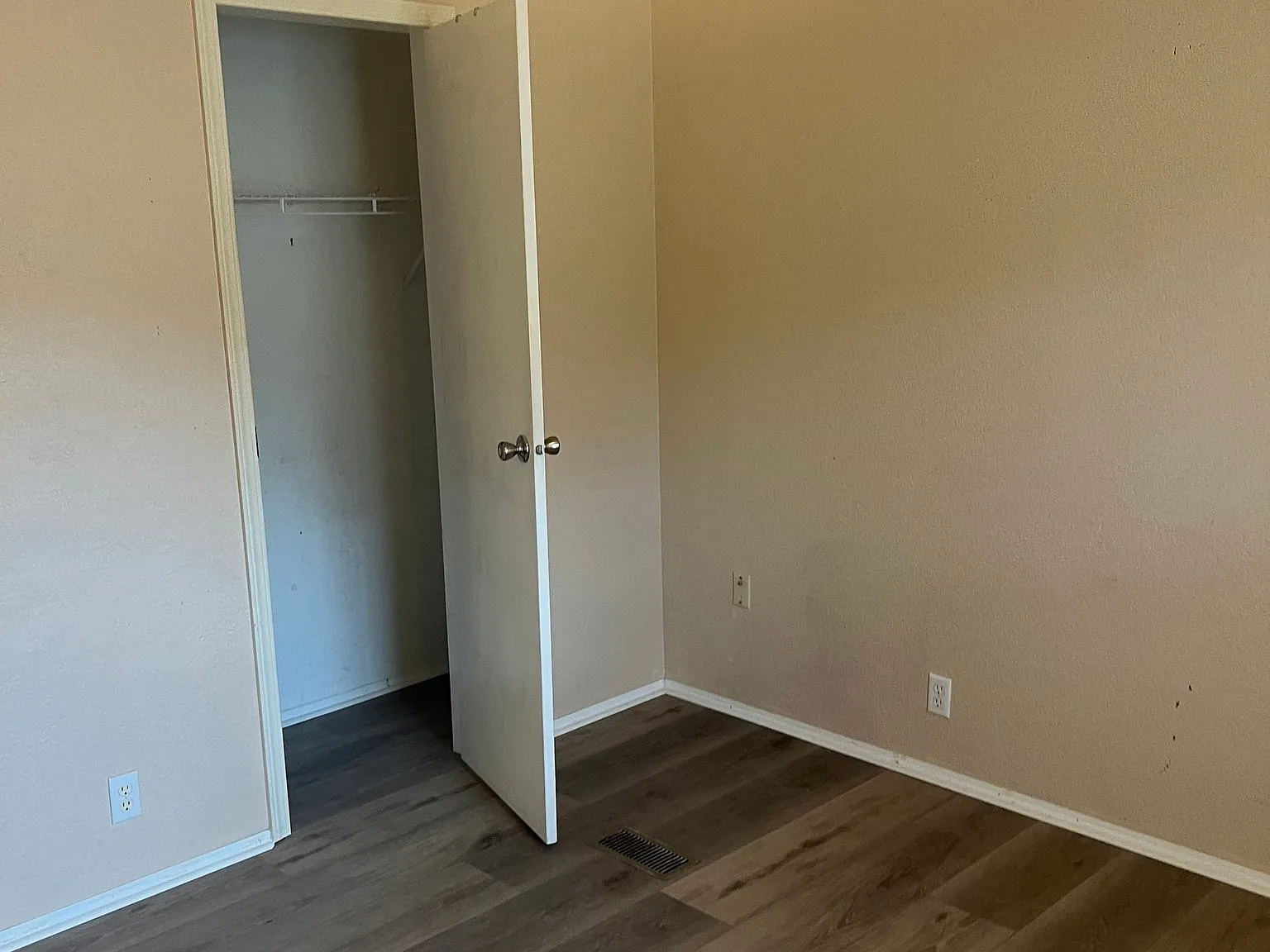 933 Front Street — Photo 4