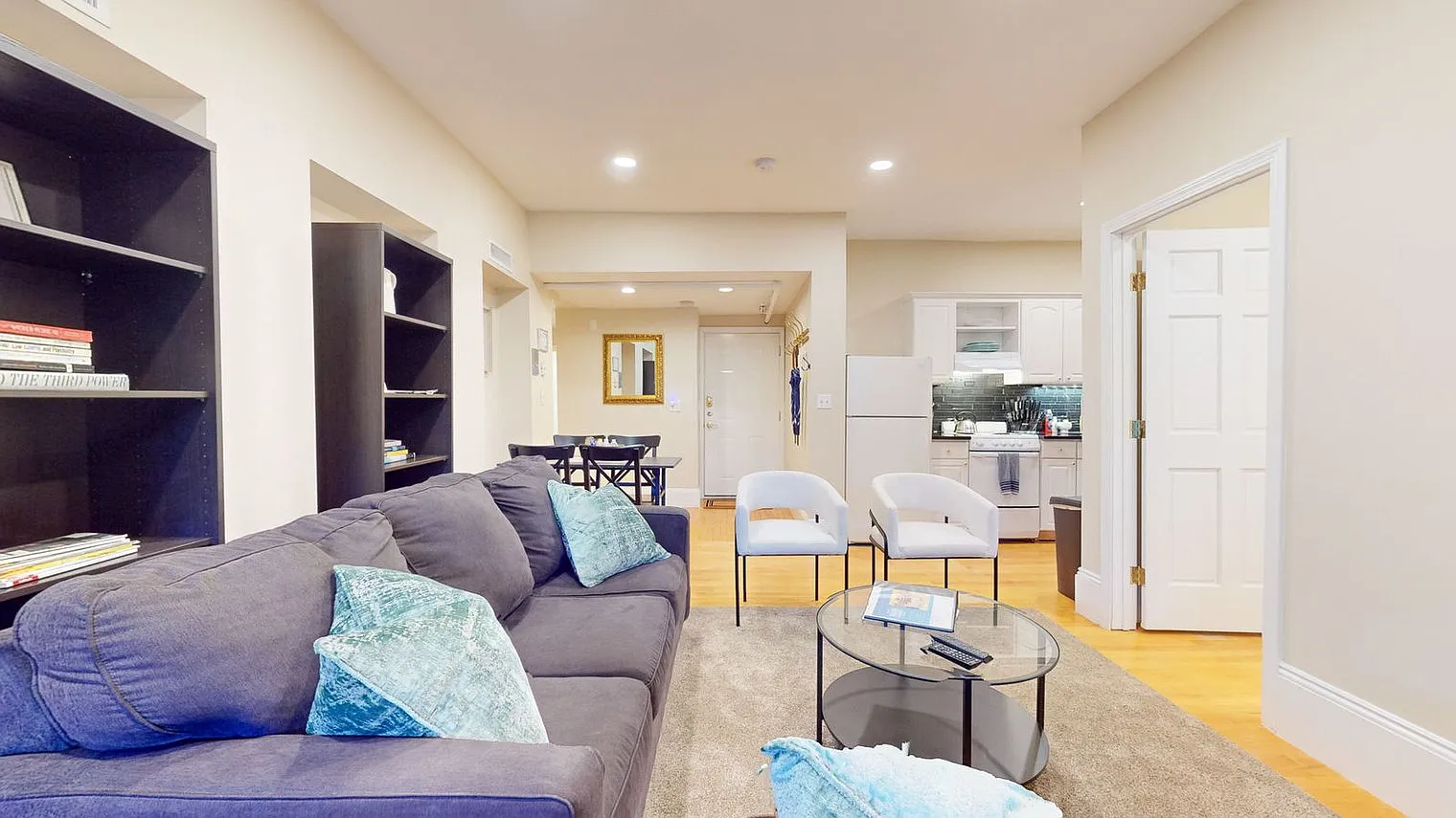2 bed, 1.0 bath, 893 sqft, $8,175 — Photo 4