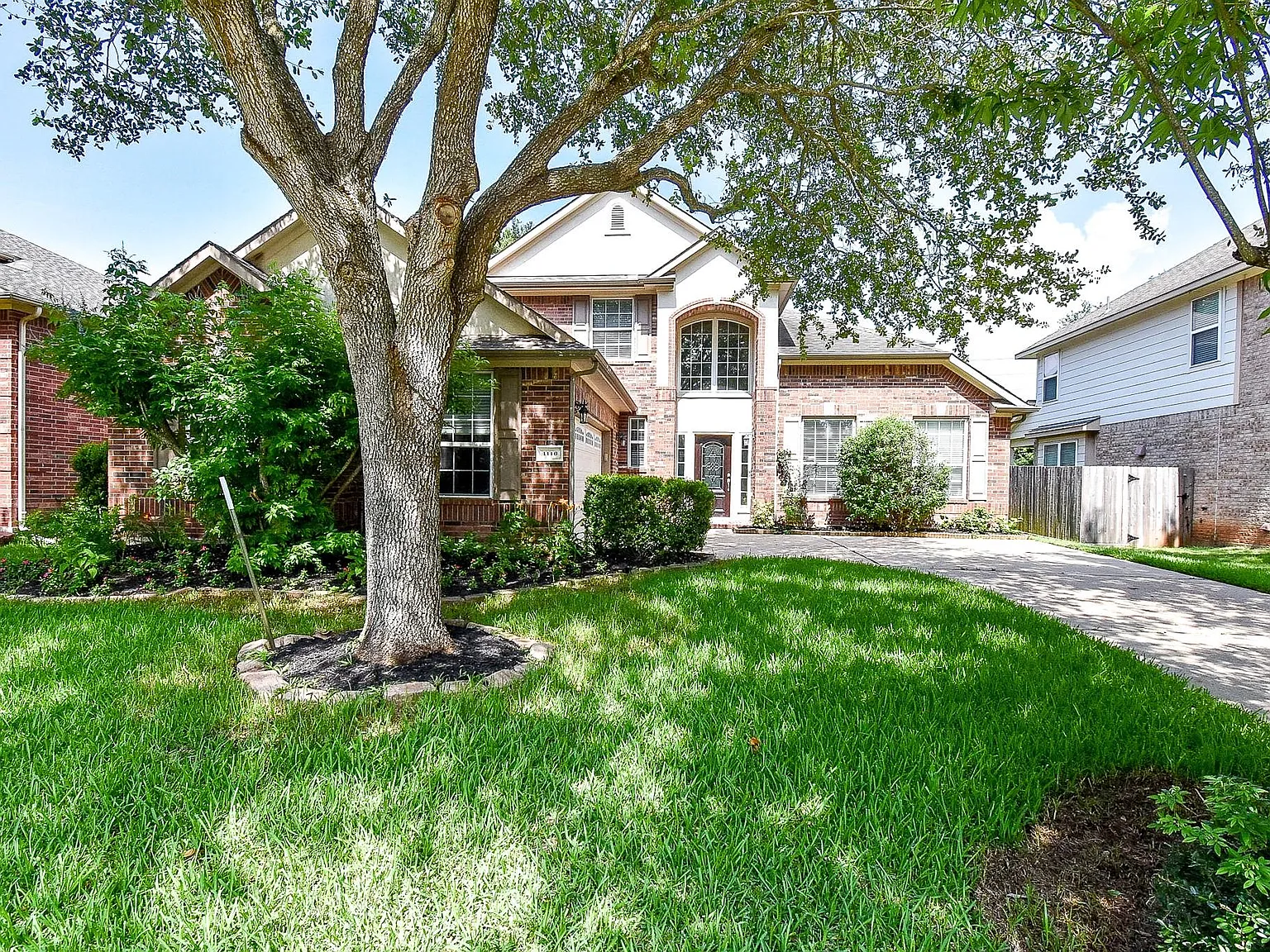 5 bed, 4.0 bath, 3924 sqft, $3,800 — Photo 1