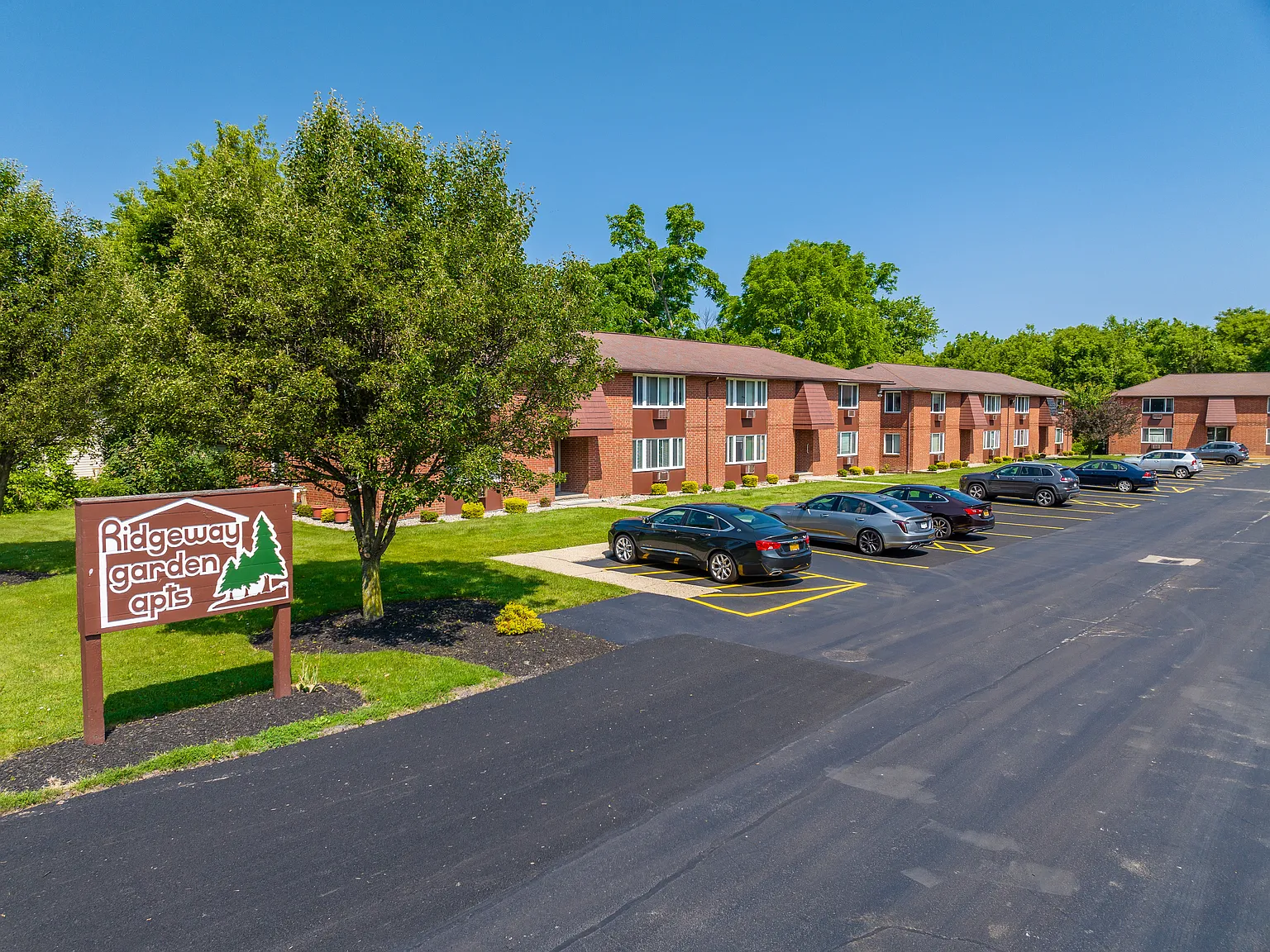 Ridgeway Garden Apartments — Photo 2