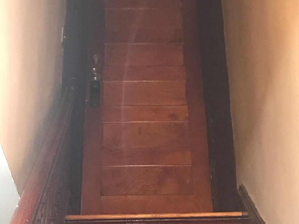 1st image of 892 Sanford Ave