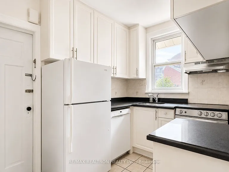 25 Ranleigh Ave #B — Photo 7