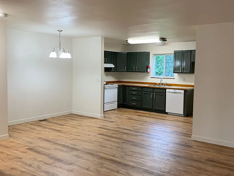 8160 Williwa Ave #B — Photo 6