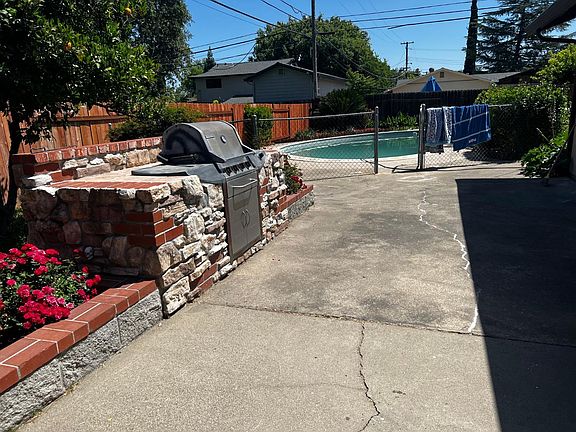 2nd image of 4122 Sharwood Way