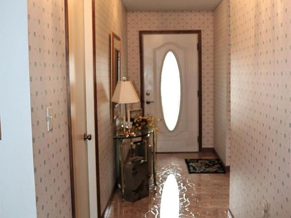 3rd image of 813 Elizabeth Dr