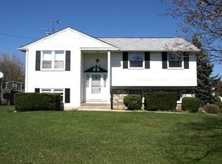 18 Maple Ave, Hatboro, PA 19040