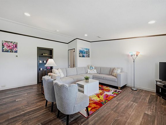 5th image of 1113 Caroline Ct
