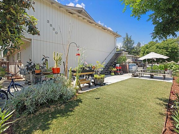 5th image of 3830 Underwood Dr