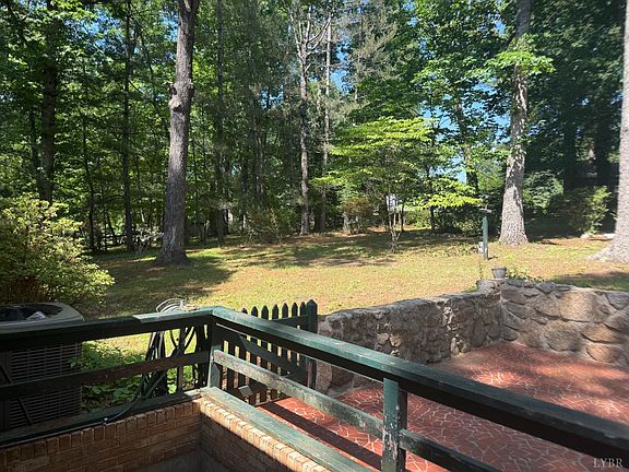 5th image of 212 Chesterfield Rd