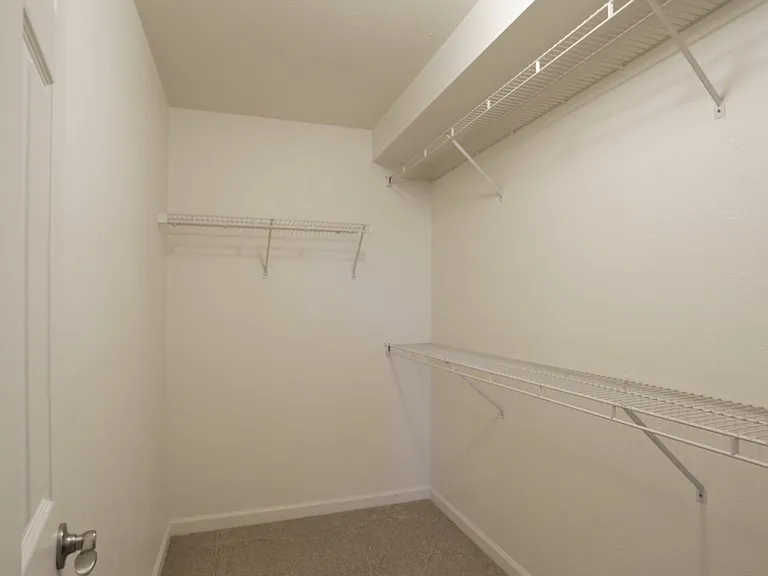 Lakemont Apartments — Photo 15