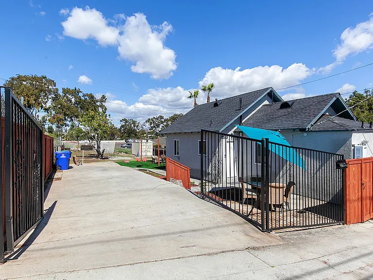 2643 G St — Photo 25