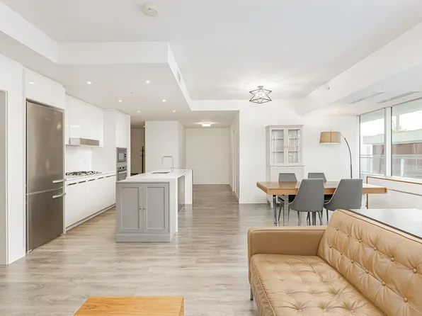 5688 Willow St #202, Vancouver, BC V5Z 3S4