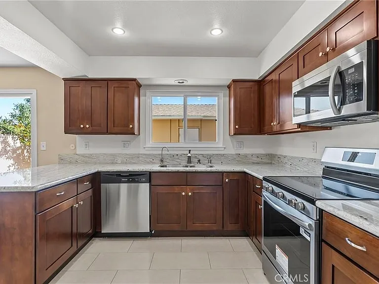 15879 Bogart Ct — Photo 10