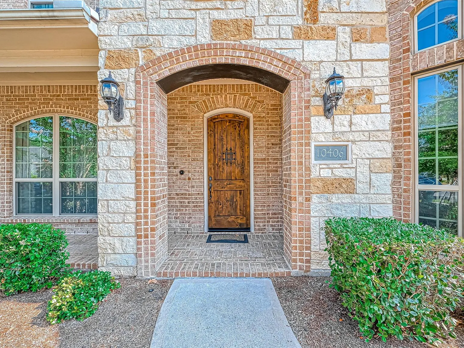 4 bed, 3.5 bath, 4664 sqft, $5,900 — Photo 4