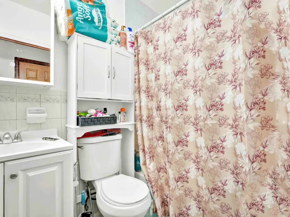 150-12 109th Avenue image 3 of 24