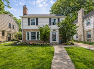 908 E Hampton Rd, Whitefish Bay, WI 53217
