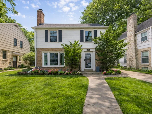 908 E Hampton Rd, Whitefish Bay, WI 53217