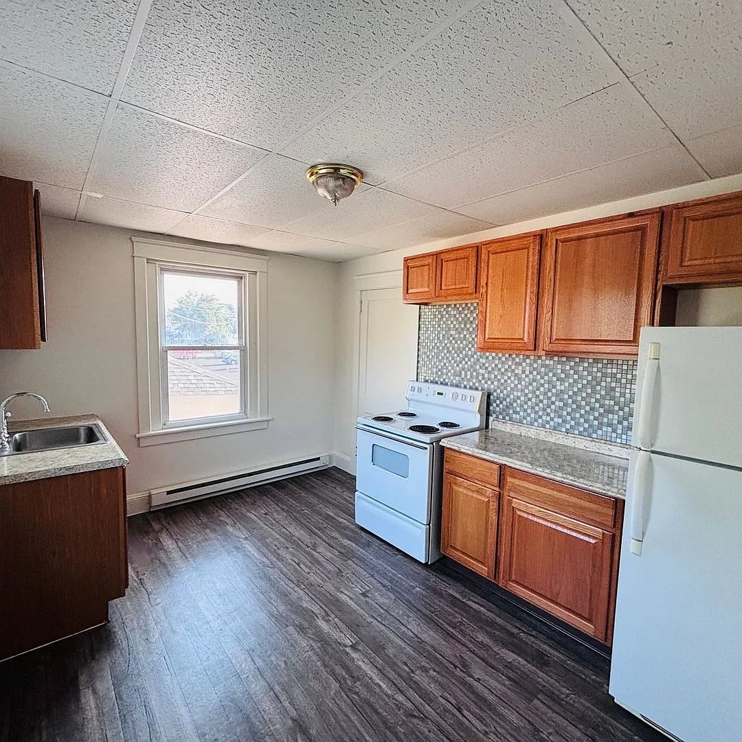 559 E. Broad Street — Photo 3