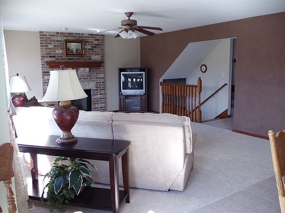 4th image of 909 Callaway Dr W