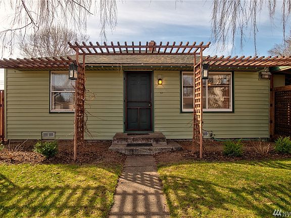 3rd image of 702 E Hobert Ave