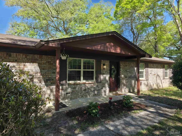 993 New Haven Dr, Cantonment, FL 32533