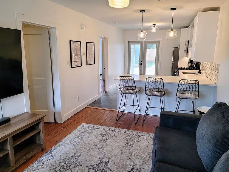 1209 Idlewood Ave — Photo 2