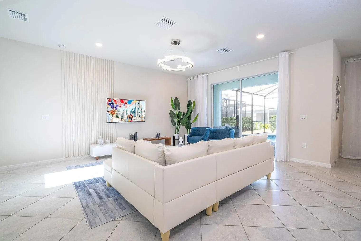 5 bed, 4.0 bath, 2529 sqft, $5,528 — Photo 2