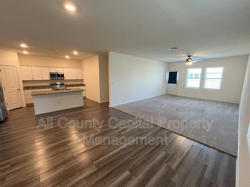 5 bed, 3.0 bath, 2618 sqft, $2,600 — Photo 3