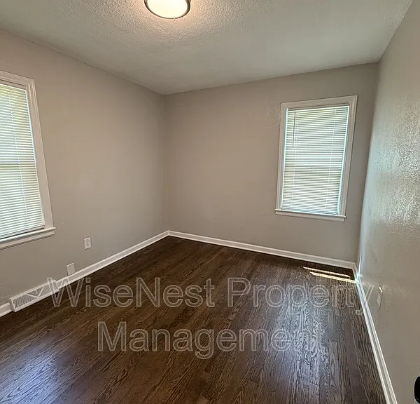 2725 N 47th Ter — Photo 16