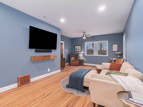 5th image of 10466 Neely St