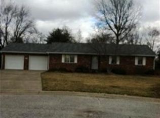 210 Cresthaven Dr, Vincennes, IN 47591